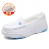 Zapatos ligeros de enfermera para mujer, de suela blanda, transpirables, de suela gruesa, blancos, en stock al por mayor, zapatos de trabajo médico para hospital, ventas directas de fábrica