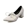 Zapatos de mujer estilo británico con punta fina, tacón grueso, cordones, zapatos para estudiantes, zapatos de primavera y otoño de una sola capa, zapatos de tacón medio, comercio exterior, varios tamaños 978
