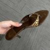 Nuevas Sandalias y Pantuflas Europeas y Americanas de Alta Calidad 2025 con Remaches y Diseño Flip-on Pantuflas de Gamuza Flip-on de Tacón Alto para Mujer Verano Ropa de Exterior