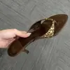 Nuevas Sandalias de Tanga Tachonadas de Gama Alta Estilo Europeo y Americano con Tacones Altos de Gamuza para Mujer, Adecuadas para Uso al Aire Libre en Verano 2025