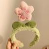 Diadema con bordado de flores de durazno y hojas verdes de felpa para mujer, accesorio para el cabello (2024)