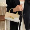Bolso de Mano de Gran Capacidad Transfronterizo, Elegante Bolso Pequeño Cuadrado para el Hombro, Nuevo Modelo 2026, Bolso Caja de Viaje con Parches de PU de Lujo Ligero