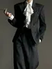Suministro Exclusivo Transfronterizo de Elegante Traje Rayado de Corte Entallado con Solapas de Muesca para Hombres y Mujeres, Serie Gris, Saco con Hombros Acolchados