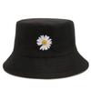 2020 nuevo sombrero de pescador bordado con margaritas pequeñas versión coreana sombrero de flores de doble cara lindo sombrero de cubo para damas protección solar venta al por mayor