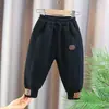 Roupas Infantis, Calças Casuais para Meninos e Meninas, Roupa Externa para Primavera e Outono, Estilo Coreano Novo Estilo Calças Leggings com Logo de Letra para Crianças e Crianças de Meia-Idade em Nome de