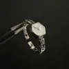 Exquisito anillo de Möbius para mujer, diseño de nicho estilo ins, anillo abierto de letras, anillo versátil y único para el dedo índice