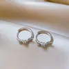 Pendientes Minimalistas de Nudo de Nicho para Mujer 2026 Nuevo Estilo Pendientes de Lujo Ligero de Gama Alta Clavos y Accesorios Elegantes Versátiles