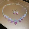 Conjunto de Brincos Quadrados Cravejados de Diamante e Colar de Duas Peças, Fashion, Leve, Colar Luxuoso e de Alta Qualidade, Conjunto de Joias Elegante e Versátil