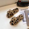 Otoño e Invierno Nuevas Pantuflas Planas de Lana con Lunares Lindas para Mujer Otoño e Invierno 2024 Pantuflas de Lana Cálidas y de Felpa Estilo Coreano