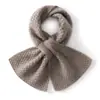 Bufanda de punto de cachemira para mujer, de color liso, simple y versátil, suave y agradable para la piel, gruesa y cómoda, perfecta para usar en capas y mantenerte abrigada en climas fríos.