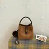 Bolso bandolera cuadrado pequeño de gamuza retro moderno 2026 nuevo de otoño para mujer, de gran capacidad, para uso diario