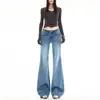Jeans flare azul vintage lixado à mão de 2026, não apertado, calça afina a silhueta para mulheres