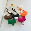 Bolsa Feminina Casual da Moda com Pom-Pom 2025 Bolsa Transversal Retro Fresca Bolsa de Ombro Elegante Estilosa Bolsa Quadrada Pequena Chique