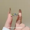 Anillo de Diamantes Brillantes Dopamina, Moderno y Único, Lujo Ligero con un Toque de Alta Gama, de Nicho y Distintivo, Exquisito y Versátil para el Uso Diario