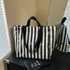 Nova bolsa de compras listrada transfronteiriça, bolsa de mão moderna de grande capacidade, nova bolsa casual de compras para o dia a dia estilo coreano