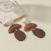 Pendientes transfronterizos de color marrón caramelo intenso con detalles de resina, pendientes de botón exagerados de estilo Maillard marrón vintage, de nicho europeo y americano, para mujer