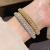 Pulsera de estilo transfronterizo europeo y americano con cierre retorcido de circonita, diseño simple y versátil, sensación de lujo ligero y alta gama, joyería para mujer