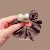 Design de Nicho da Moda Francesa Scrunchie de Cetim com Pérolas Elástico Alto Elegante Retrô Acessório de Cabelo para Rabo de Cavalo Baixo