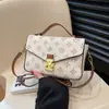 Bolsa Quadrada Pequena Estampada Retro de Design de Nicho de Alto Padrão Transfronteiriça para Mulheres 2026 Nova Moda Versátil Bolsas de Ombro para o Dia a Dia