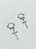 Pendientes de tachuelas de cruz punk oscuros hebilla de oreja nicho simples combinan con todo y2g chica popular ins modernos geniales pendientes