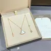 Collar de Alta Gama V-Gold Baoge, Collar Doble Capa de Oro Rosa y Nácar Blanco con Forma de Abanico y Falda Pequeña para Mujer, Forma de Abanico, Gruesamente Chapado en Oro de 18 Quilates