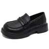 Populares zapatos de cuero para mujer estilo británico con suela gruesa, nuevos mocasines slip-on de otoño 2026 para combinar con faldas