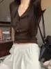 Camiseta de Manga Corta para Mujer Estilo Coreano Lavanda Suave Hombro Derecho Slim Cuello en V Verano 2025 Top de Punto Dopamina