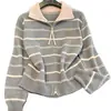 Nuevo abrigo de punto con cuello alto a rayas estilo universitario coreano para otoño e invierno para mujer, holgado y casual para ir al trabajo
