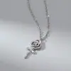 Collar de Pareja Rosa Espinas para Hombres y Mujeres Cadena de Clavícula Nicho Moderna Pequeño Colgante de Flor de Diamante Rosa Fresco