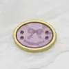 Etiqueta Decorativa de Moño Ovalada de Doble Agujero de 21 mm Botón de Esquina de Etiqueta de Metal y Resina con Doble Puntada para Ropa