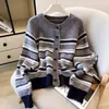 Cardigan de Tricô Listrado Color-Block Retrô Gola Redonda 2026 Outono/Inverno Novo Manga Longa Emagrecedor Suéter Casaco Feminino Top Tendência
