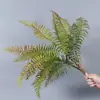 Plantas verdes artificiales en stock, manojos de helecho, hojas de helecho, hierba de helecho para decoración de paredes interiores y diseño de paisajes, césped artificial al por mayor
