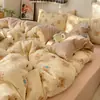 Juego de ropa de cama de cuatro piezas de algodón puro Clase A, grado madre e hijo, sábana para dormir sin ropa y funda de edredón, juego de tres piezas con faldón de cama de estilo ins para dormitorio