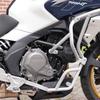 Adecuado para Spring Breeze MT700, parachoques de motocicleta, barra anticaída central e inferior, barra modificada envolvente completa, acero al carbono blanco plateado