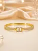 Nuevo brazalete geométrico de zircón entrelazado transfronterizo, estilo minimalista, pulsera de muñeca única y moderna, accesorio versátil de moda nicho