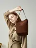 Bolso Personalizado de Piel de Vaca Estilo Maillard Cruzado de Mano Bolso de Hombro Cubo Retro Gran Capacidad Gamuza Escarchada