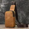 Bolsa de Ombro Masculina de Couro Crazy Horse Vintage Bolsa Tiracolo para Peito Bolsa Transversal de Couro Genuíno para Viagem ao Ar Livre