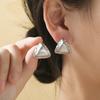 Pendientes de Alambre Metálico con Dibujo de Personalidad de Moda Transfronteriza Europea y Americana Pendientes Triangulares Aguja de Plata Temperamento Simple Pendientes de Gama Alta