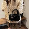 2025 Nova Bolsa de Ombro Transversal Portátil de Inverno Bolsa Xadrez Vermelha Feminina Leve de Luxo Bolsa Almofada Atacado
