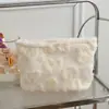Bolsa de Cosméticos de Peluche Navideña de Invierno para Mujer, Bolsa de Almacenamiento de Aspecto Elegante y con Estilo, Bolso de Mano para Regalo de Cumpleaños