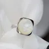 Joyería de plata al por mayor Nafoge incrustada con concha blanca natural pendientes cuadrados geométricos de plata moda para mujer pendientes de plata de ley 925