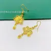 Suministro en vivo aretes de pavo real con pantalla abierta chapados en oro moda femenina aretes de temperamento simple aretes aretes aretes de gancho nuevos al por mayor