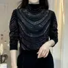 Camiseta de manga comprida, de alta qualidade, fashion, adornada com strass, gola semi-alta, corte solto, um novo estilo outono/inverno, projetada para mulheres de meia-idade e idosas, perfeita como peça básica