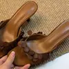 Sandálias de Verão de Nicho de Luxo Plus Size 2026 Novo Estilo Versátil para Uso ao Ar Livre Salto Fino Tira Única Sandálias de Salto Alto com Lantejoulas