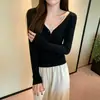 Tejido de hilo de núcleo, camiseta base de punto de manga larga con cuello en V y encaje de color albaricoque, corte ajustado, top impresionante para otoño e invierno 2026