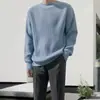 Suéter de punto a rayas y bloques de color con cuello redondo de moda para hombre, nuevo top de punto casual versátil para otoño e invierno 2023, moderno