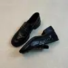 Mocasines para Mujer, Estilo Británico Retro, Punta Redonda, Remaches, Plisados, Sin Cordones, Tacón Grueso, Zapatos de Piel Negros