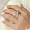 Anillo Doble Capa de Perlas Retro Francesas con Cruz para Mujer, Estilo Europeo y Americano Exagerado, Anillo de Zircón Anudado Dorado