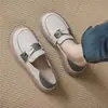 Zapatos casuales de piel para embarazadas, nuevos de otoño 06 para mujer, mocasines slip-on versátiles y modernos de suela suave, zapatos planos de un solo color
