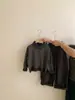 Nuevo atuendo de otoño para niñas: Cárdigan de punto a rayas, suéter gris de manga larga y pantalones de pierna curva - un conjunto de dos piezas para niñas mayores